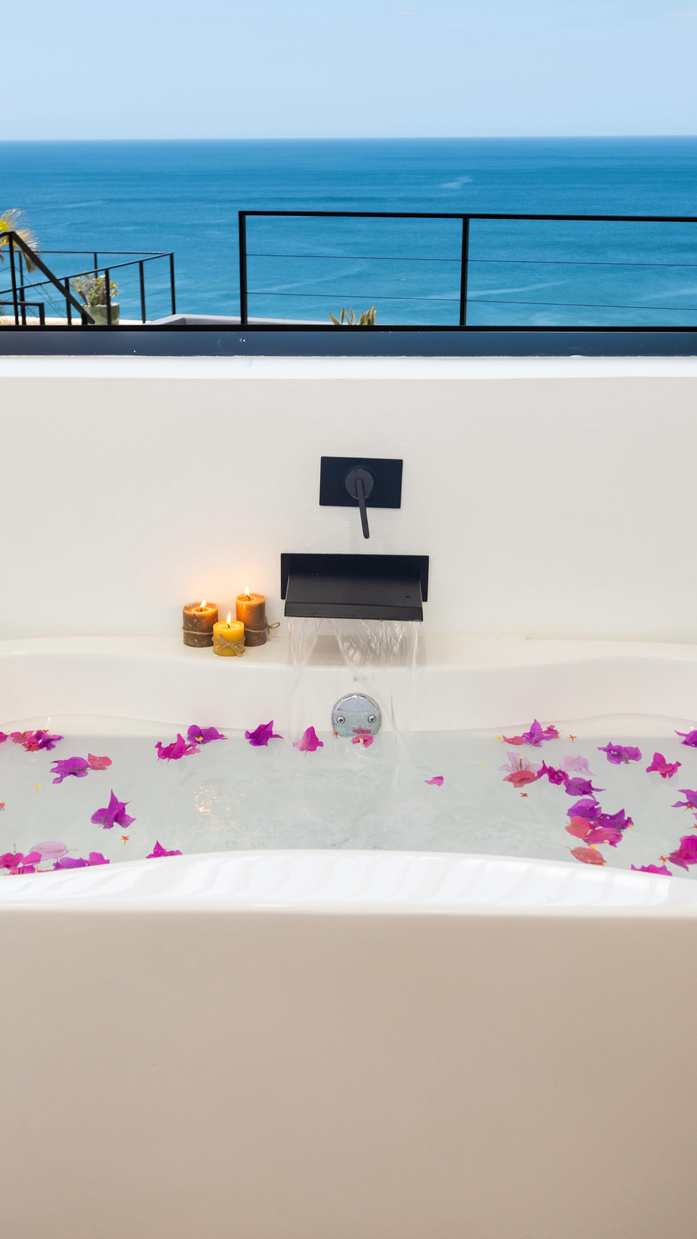 Bed, bath, and way beyond 🛁✨

Experience the ultimate in rest and relaxation in our Premium King Suite, featuring 1,000-count cotton sheets and an indulgent oceanview soaking tub. 

Welcome to Luxury in the Wild.

Book now:
🌐 www.orquideadelsur.com/book

#BoutiqueHotel
#LuxuryTraveler
#AdultsOnlyResort
#SanJuanDelSur
#LuxuryInTheWild